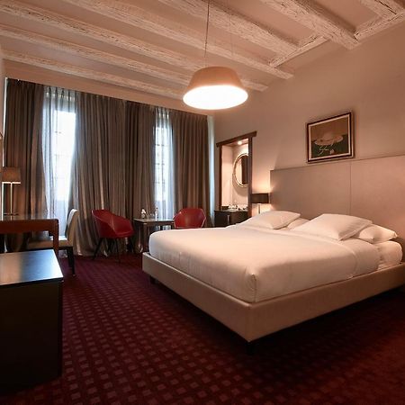 Hotel D'Alleves Geneva Bagian luar foto