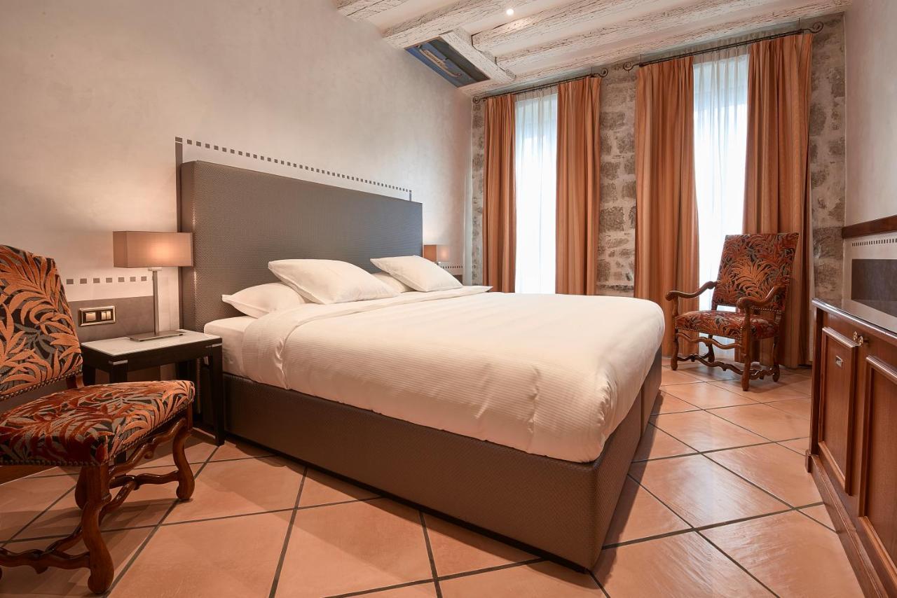 Hotel D'Alleves Geneva Bagian luar foto