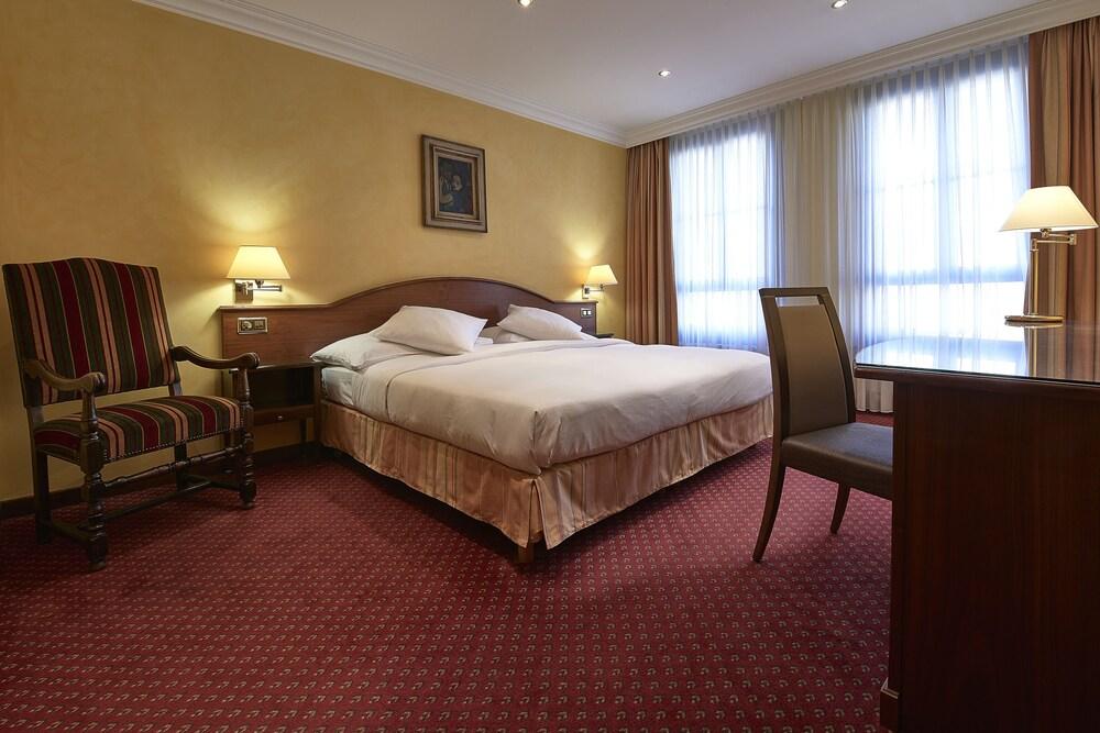 Hotel D'Alleves Geneva Bagian luar foto