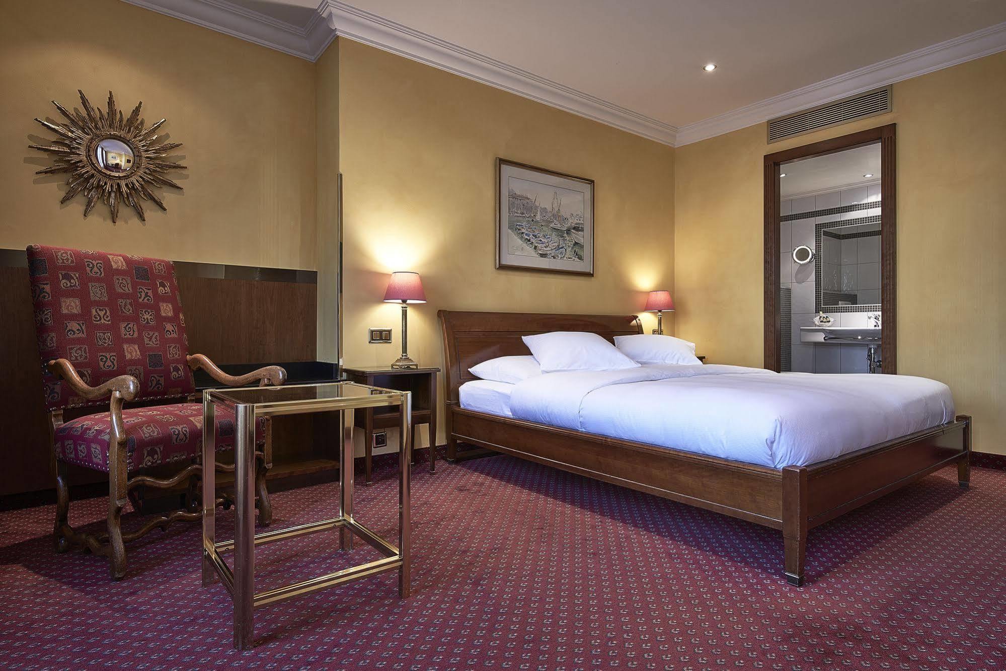 Hotel D'Alleves Geneva Bagian luar foto