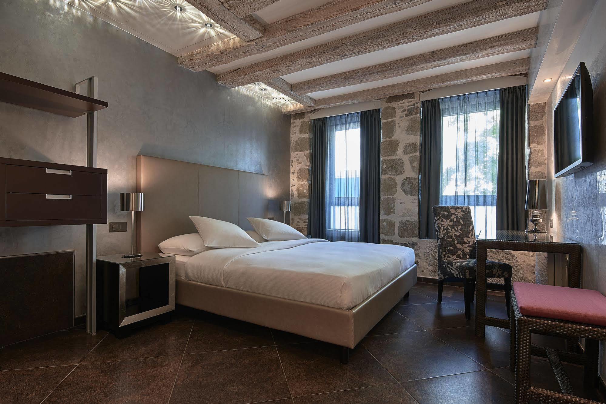 Hotel D'Alleves Geneva Bagian luar foto
